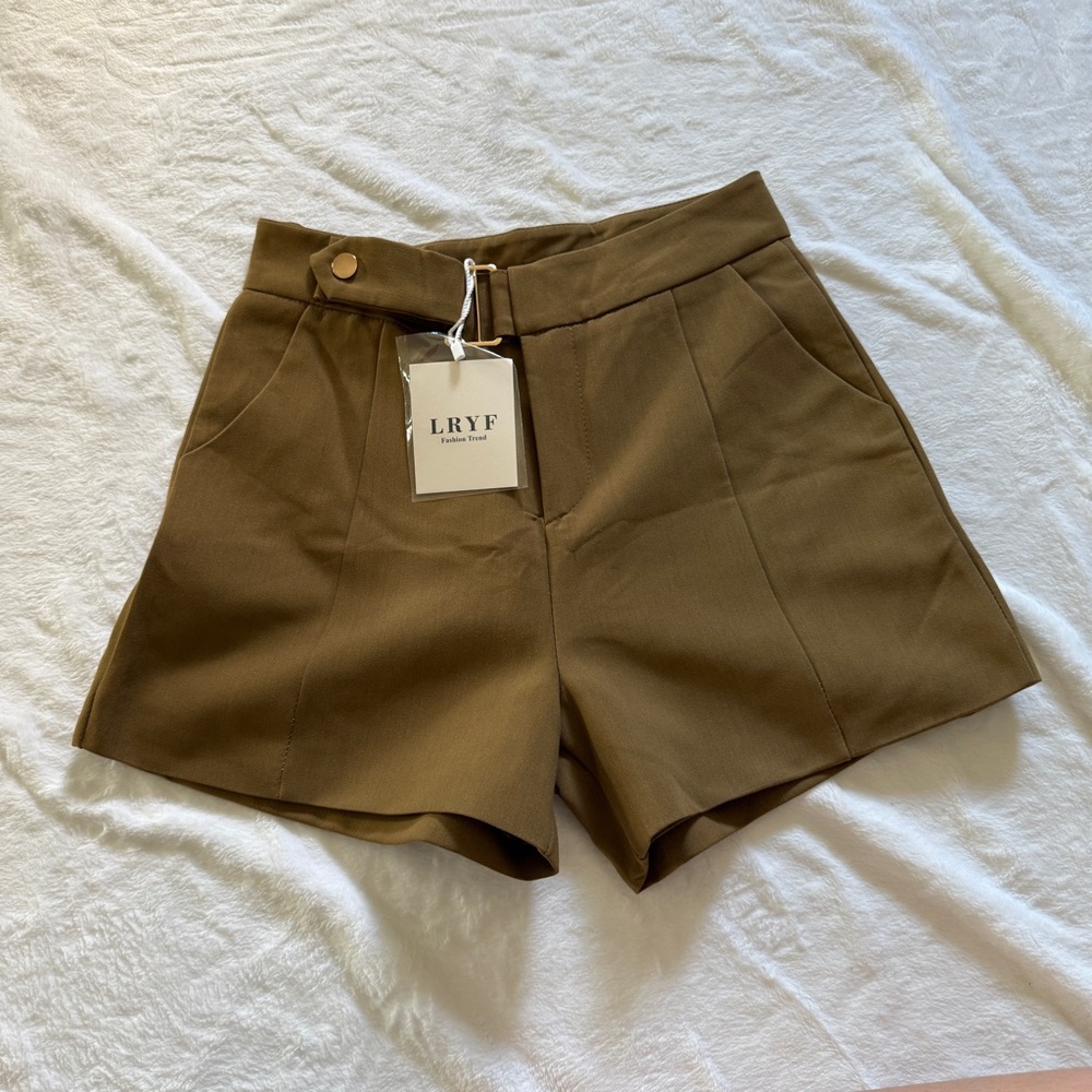 High-Waist Tailored Shorts in Olive Brown